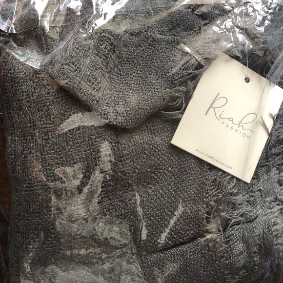 NWT Infinity Scarf Dark Gray by Riah Fashion - Picture 2 of 3